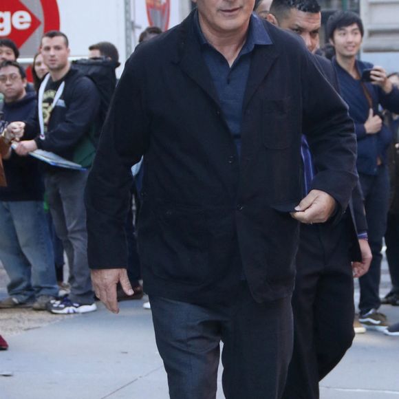Alec Baldwin à la sortie du bâtiment AOL à la suite de la promotion du film Brooklyn Affairs adapté du livre Motherless Brooklyn. New York, le 21 octobre 2019.