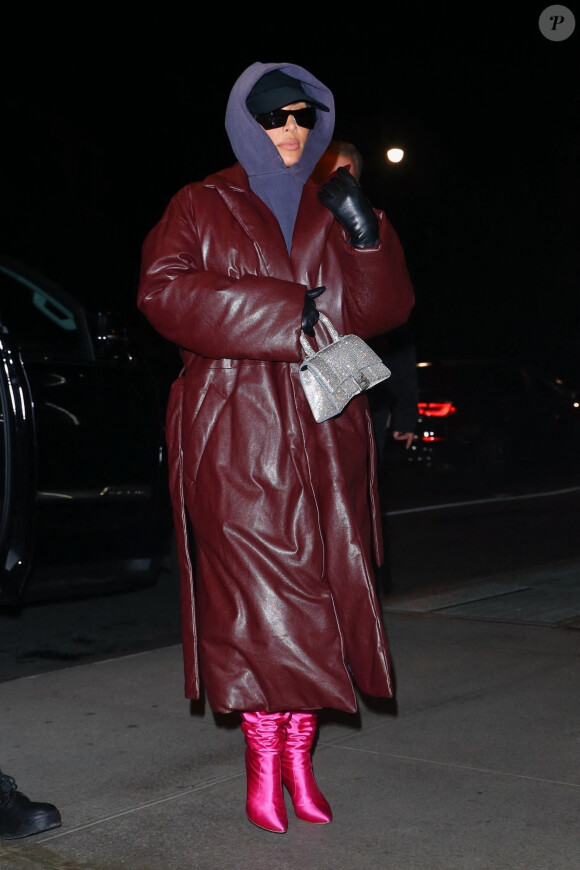 Kim Kardashian arrive à son hôtel à New York, après les répétitions de l'émission "Saturday Night Live". Le 7 octobre 2021