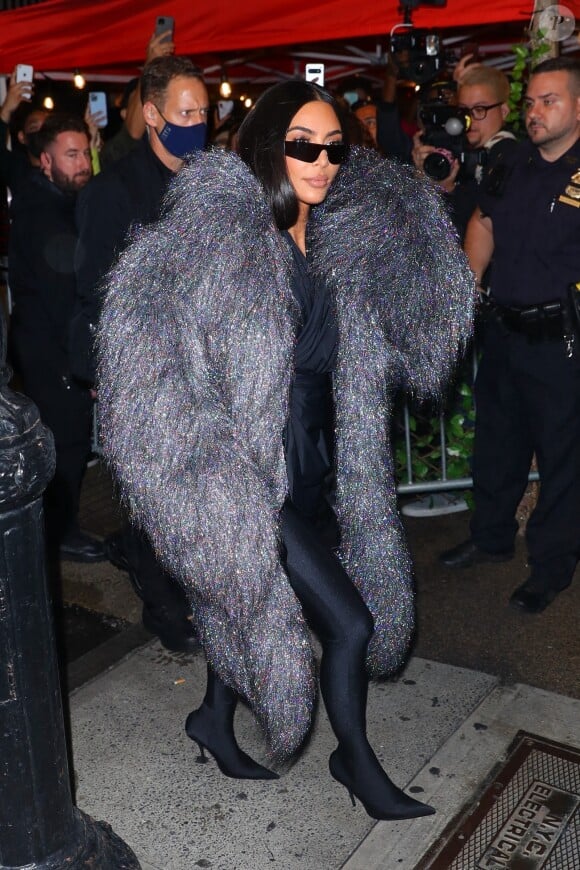 Kim Kardashian est allée dîner avec les membres du casting de l'émission "Saturday Night Live" (SNL) au restaurant Lattanzi Cucina Italiana à New York juste après les répétitions, le 5 octobre 2021. Kim va apparaître pour la première fois dans l'émission le 9 octobre prochain.