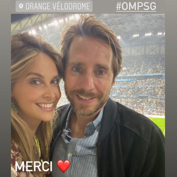 Ophélie Meunier et Mathieu Vergne au match OM - PSG le dimanche 24 octobre 2021 au Vélodrome, à Marseille. Il s'agit de la première sortie du couple depuis la naissance de leur 2e enfant.