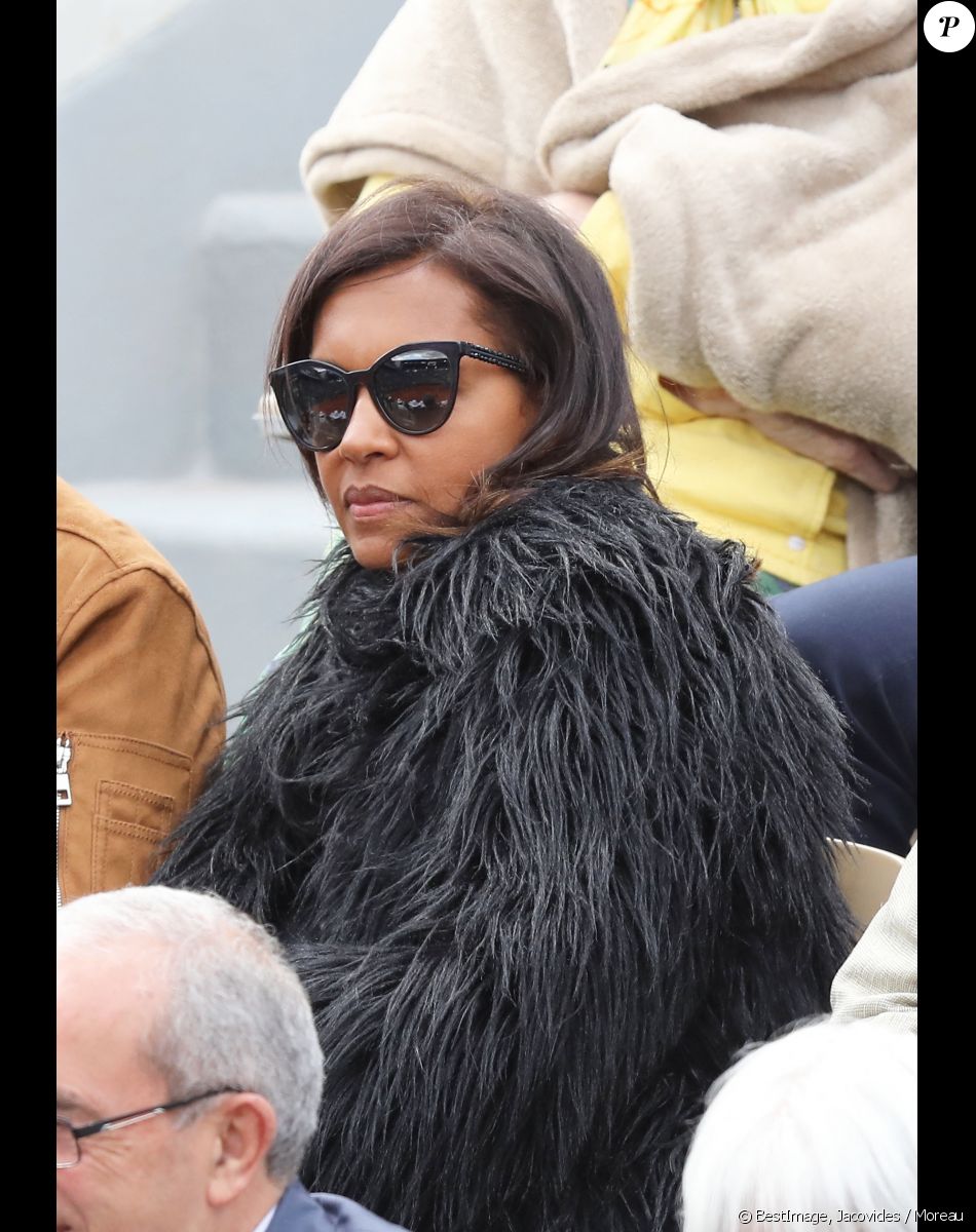 Karine Le Marchand - Célébrités dans les tribunes des internationaux de France de tennis de Roland Garros à Paris, France, le 8 juin 2019. © Jacovides / Moreau/Bestimage