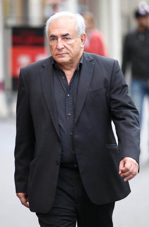 Dominique Strauss-Kahn dans les rues de Paris en 2011