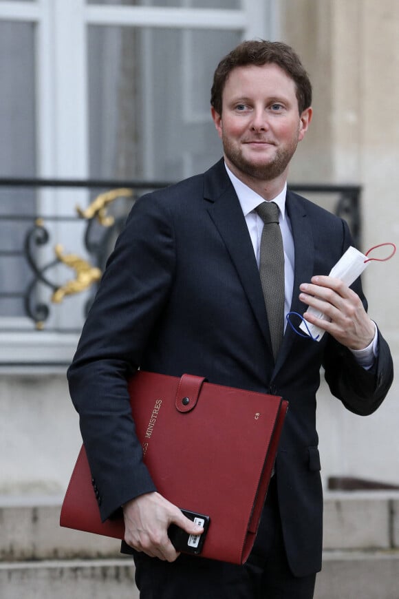 Clément Beaune, Secrétaire d'État auprès du ministre de l'Europe et des Affaires étrangères, chargé des Affaires européennes à la sortie du conseil des ministres, le 20 octobre 2021, au palais de l'Elysée, à Paris.