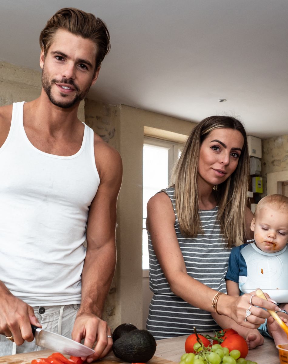 Exclusif - Hillary (enceinte) et son fiancé Giovanni Bonamy préparent l'anniversaire des un an de leur fils Milo et la baby shower de l'enfant à venir à La Brède, France, à l'occasion du tournage de l'émission "Mamans et Célèbres", qui sera diffusée le 13 septembre sur TFX.. Le 1er juillet 2021.