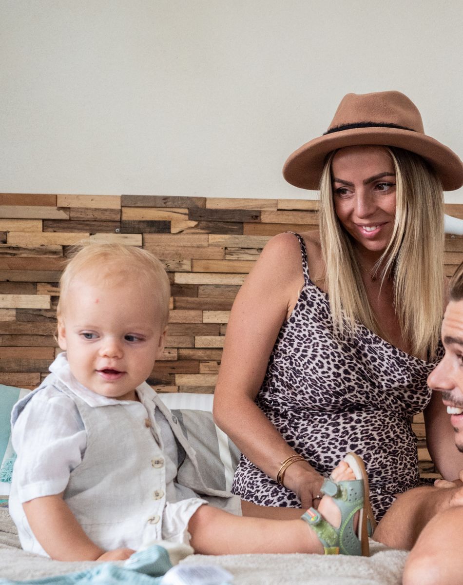 Exclusif - Hillary (enceinte) et son fiancé Giovanni Bonamy préparent l'anniversaire des un an de leur fils Milo et la baby shower de l'enfant à venir à La Brède, France, à l'occasion du tournage de l'émission "Mamans et Célèbres", qui sera diffusée le 13 septembre sur TFX.. Le 1er juillet 2021.