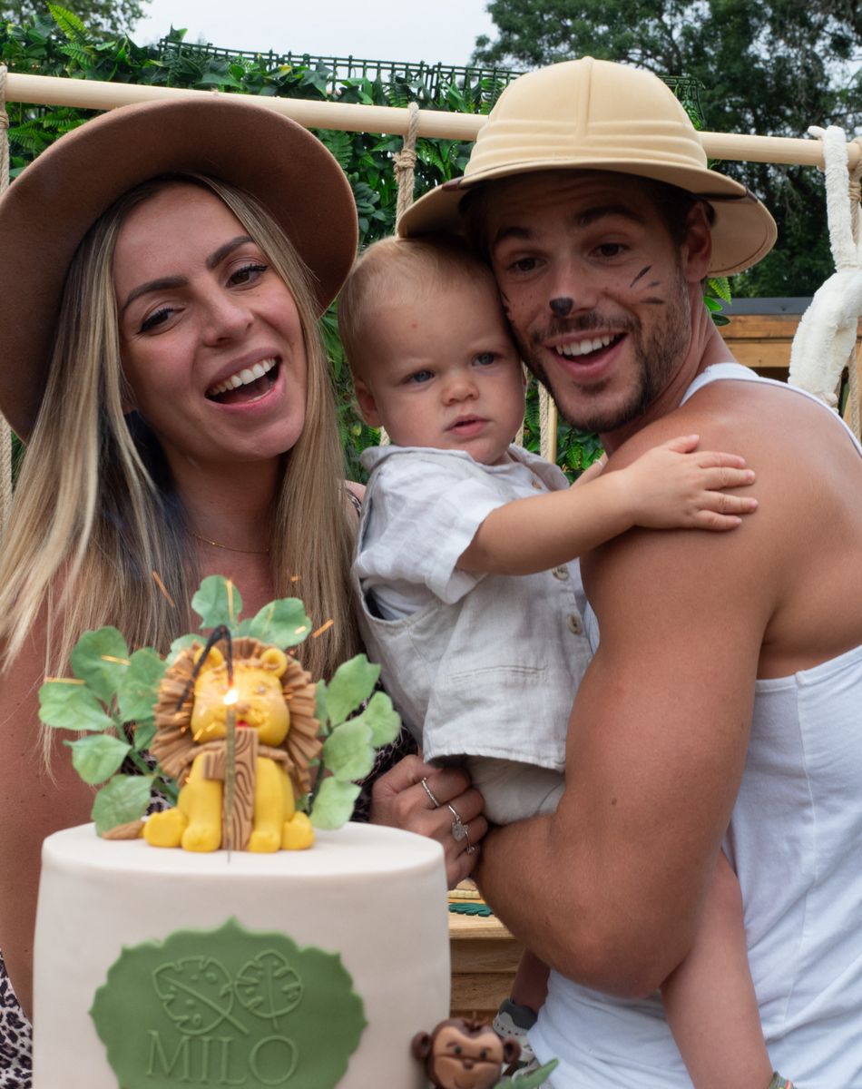 Exclusif - Hillary (enceinte), son fiancé Giovanni Bonamy et leur fils Milo à La Brède, France, à l'occasion du tournage de l'émission "Mamans et Célèbres".