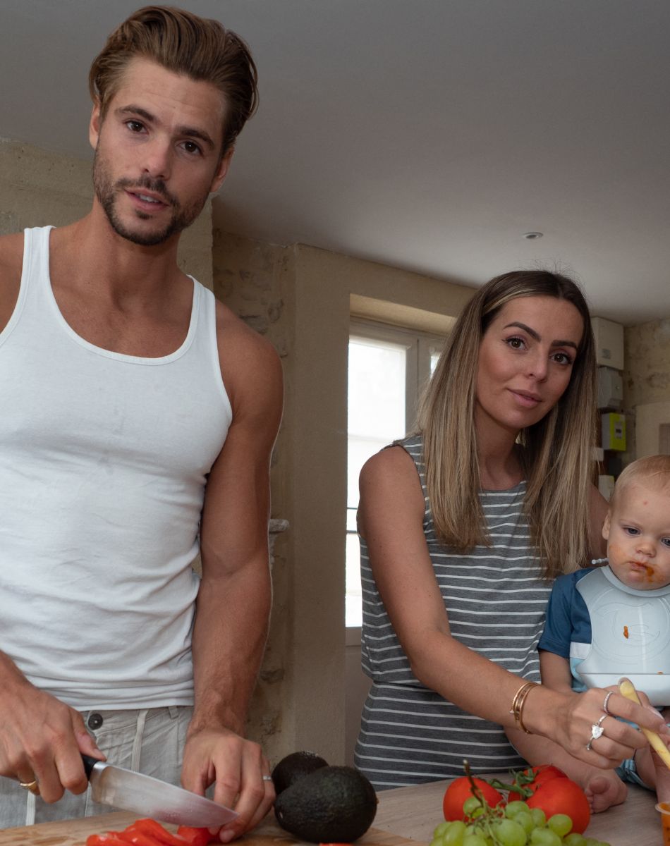 Exclusif - Hillary (enceinte) et son fiancé Giovanni Bonamy préparent l'anniversaire des un an de leur fils Milo et la baby shower de l'enfant à venir à La Brède, France, à l'occasion du tournage de l'émission "Mamans et Célèbres", qui sera diffusée le 13 septembre sur TFX.. Le 1er juillet 2021.