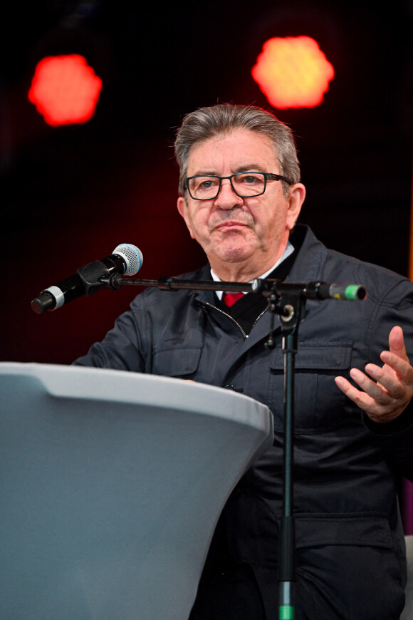 Jean-Luc Mélenchon participe à un débat sur le thème de la gauche en Europe face à la montée de l'autoritarisme à Ostende le 12 septembre 2021.