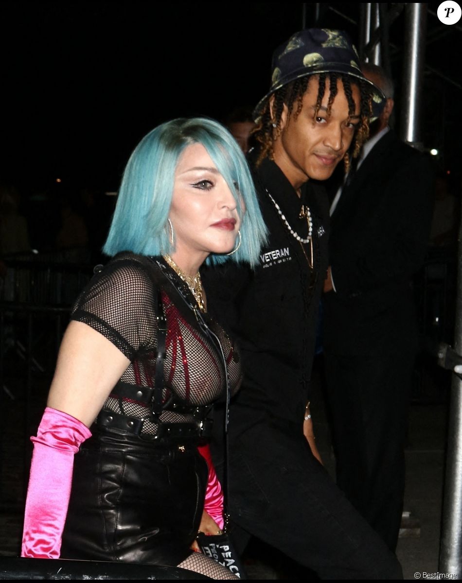 Madonna, avec son compagnon Ahlamalik Williams, se rend à une soirée pour la sortie de son vidéoclip "No fear, Courage, Resist" à l'hôtel Standard de New York, le 26 juin 2021.