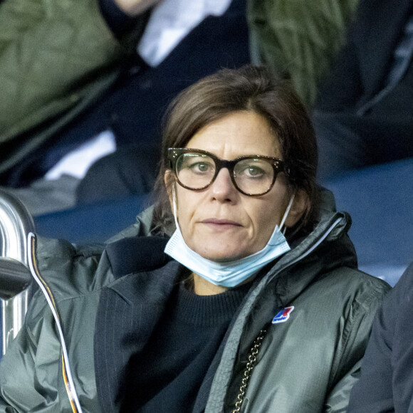 Marina Foïs - People au match de Ligue 1 Uber Eats Psg (2) - Lille(1) au Parc des Princes à Paris le 29 octobre 2021. © Cyril Moreau/Bestimage 