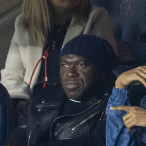 Kylian Mbappé et son père Wilfried Mbappé - People au match de Ligue 1 Uber Eats Psg (2) - Lille(1) au Parc des Princes à Paris le 29 octobre 2021. © Cyril Moreau/Bestimage 