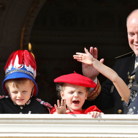 La princesse Charlene et le prince Albert II de Monaco, leurs enfants le prince Jacques et la princesse Gabriella, Kaia Rose Wittstock - La famille princière de Monaco au balcon du palais lors de la Fête nationale monégasque à Monaco. Le 19 novembre 2019. © Dominique Jacovides / Bestimage 