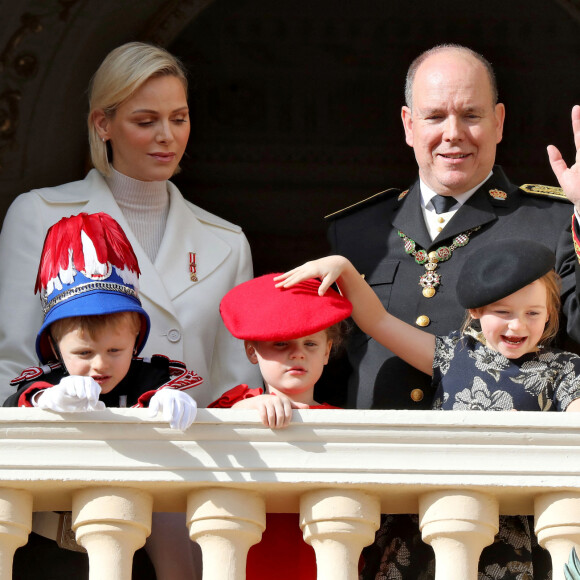 La princesse Charlene et le prince Albert II de Monaco, leurs enfants le prince Jacques et la princesse Gabriella, Kaia Rose Wittstock - La famille princière de Monaco au balcon du palais lors de la Fête nationale monégasque à Monaco. © Dominique Jacovides / Bestimage 