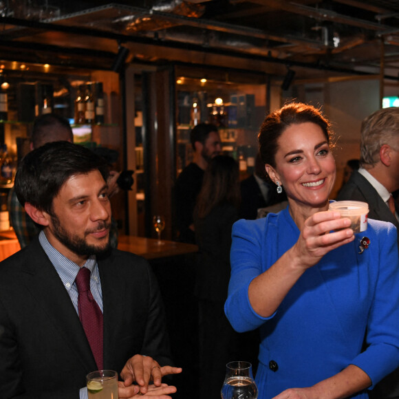 Catherine "Kate Middleton" et le prince William, duc et duchesse de Cambridge lors de la réception à la distillerie Clydeside à Glasgow pour les gagnants et finalistes du premier prix Earthshot en marge de la COP26 le 1er novembre 2021.