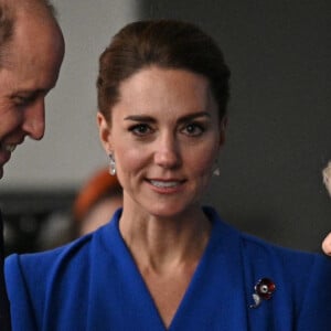 Le prince William et Catherine Kate Middleton duc et duchesse de Cambridge, Camilla Parker Bowles, duchesse de Cornouailles lors de la réception à la distillerie Clydeside à Glasgow pour les gagnants et finalistes du premier prix Earthshot en marge de la COP26 le 1er novembre 2021.  The Duchess of Cambridge (centre) looks on as her husband The Duke of Cambridge, (second left) speaks with The Duchess of Cornwall (right) as they leave a reception at the Clydeside Distillery, Glasgow, for the key members of the Sustainable Markets Initiative and the Winners and Finalists of the first Earthshot Prize Awards as the COP26 UN Climate Change Conference takes place in Glasgow. Picture date: Monday November 1, 2021. 