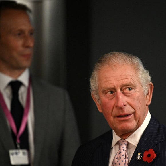 Le prince Charles, prince de Galles, le prince William, duc de Cambridge lors de la réception à la distillerie Clydeside à Glasgow pour les gagnants et finalistes du premier prix Earthshot en marge de la COP26 le 1er novembre 2021.  The Prince of Wales speaks with The Duke of Cambridge (right) at the Clydeside Distillery, Glasgow, at a reception for the key members of the Sustainable Markets Initiative and the Winners and Finalists of the first Earthshot Prize Awards as the COP26 UN Climate Change Conference takes place in Glasgow. Picture date: Monday November 1, 2021. 