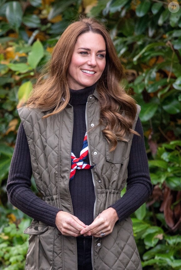 Catherine "Kate" Middleton, duchesse de Cambridge lors d'une visite aux scouts pour leur campagne, à Alexandra Park (Glasgow, Ecosse). Elle se trouve au côté de son époux le prince William. 1er novembre 2021