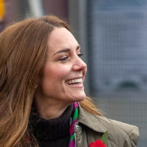 Catherine "Kate" Middleton, duchesse de Cambridge lors d'une visite aux scouts pour leur campagne, à Alexandra Park (Glasgow, Ecosse). Elle se trouve au côté de son époux le prince William. 1er novembre 2021