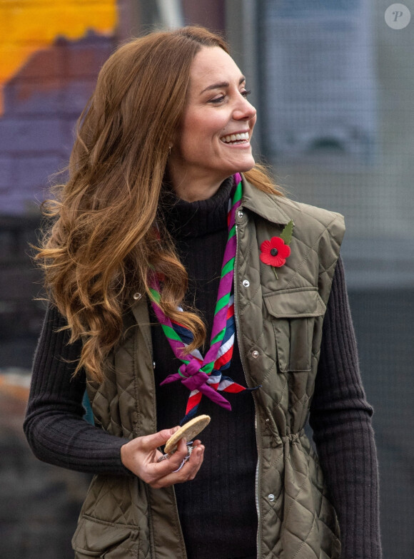 Catherine "Kate" Middleton, duchesse de Cambridge lors d'une visite aux scouts pour leur campagne, à Alexandra Park (Glasgow, Ecosse). Elle se trouve au côté de son époux le prince William. 1er novembre 2021