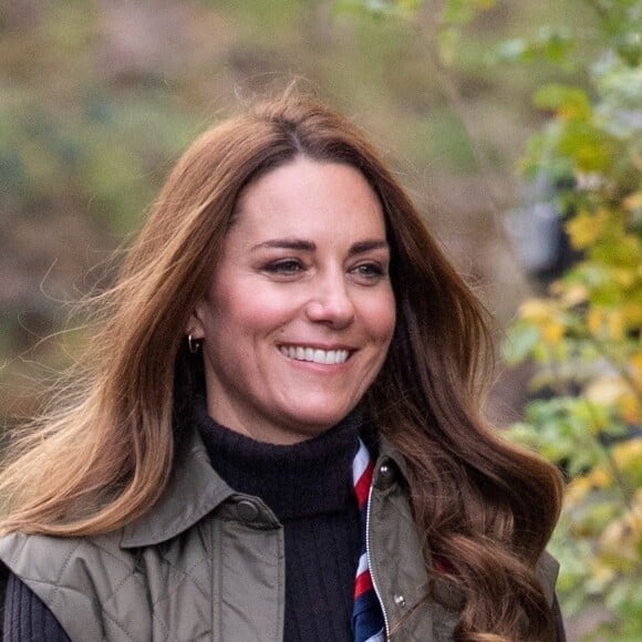 Catherine "Kate" Middleton, duchesse de Cambridge lors d'une visite aux scouts pour leur campagne, à Alexandra Park (Glasgow, Ecosse). Elle se trouve au côté de son époux le prince William. 1er novembre 2021