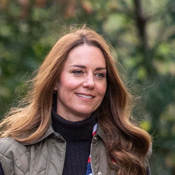 Catherine "Kate" Middleton, duchesse de Cambridge lors d'une visite aux scouts pour leur campagne, à Alexandra Park (Glasgow, Ecosse). Elle se trouve au côté de son époux le prince William. 1er novembre 2021