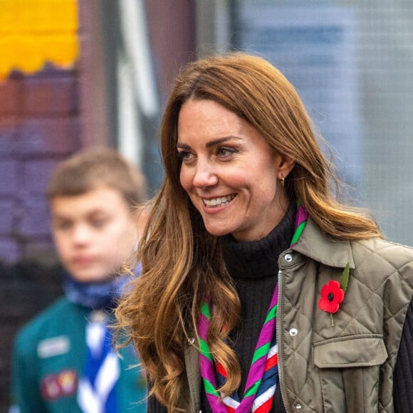 Catherine "Kate" Middleton, duchesse de Cambridge lors d'une visite aux scouts pour leur campagne, à Alexandra Park (Glasgow, Ecosse). Elle se trouve au côté de son époux le prince William. 1er novembre 2021