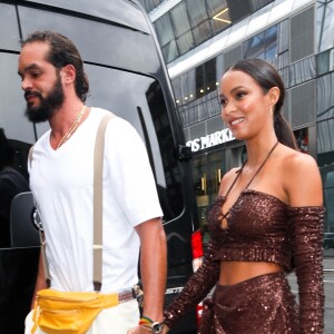 Lais Ribeiro et son fiancé Joaquim Noah arrive à la soirée "Revolve Party" lors de la New York Fashion Week (NYFW), le 9 septembre 2021.