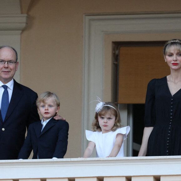 Le prince Albert II de Monaco, le prince Jacques, la princesse Gabriella, la princesse Charlène - La famille princière de Monaco assiste au feu de la Saint Jean dans la cours du palais princier à Monaco le 23 juin 2020. © Jean-Charles Vinaj / Pool Monaco / Bestimage