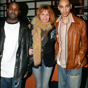 EXCLUSIF - CLEMENTINE CELARIE ET SES FILS - SPECTACLE D' AXELLE LAFFONT A L' OLYMPIA A PARIS  