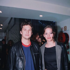 Guillaume Canet et Marion Cotillard - Ouverture de la boutique Celio aux Champs-Elysées en 2002.
