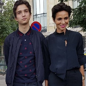 Farida Khelfa et son fils Ismael Seydoux à Paris. Le 20 juillet 2017.