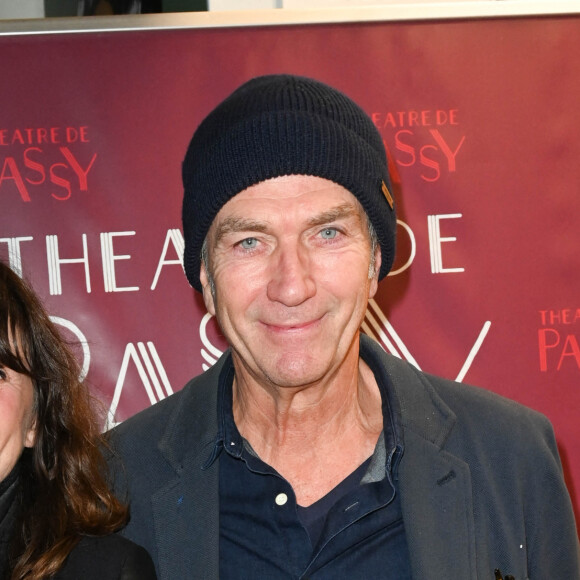 Exclusif - Philippe Caroit et une amie - Inauguration du théâtre de Passy lors du spectacle Joséphine B à Paris le 8 novembre 2021. © Coadic Guirec/Bestimage