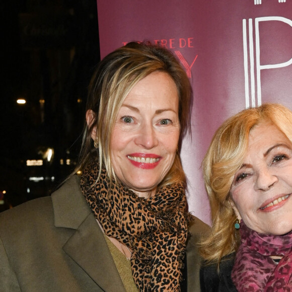 Exclusif - Gabrielle Lazure et Nicoletta - Inauguration du théâtre de Passy lors du spectacle Joséphine B à Paris le 8 novembre 2021. © Coadic Guirec/Bestimage