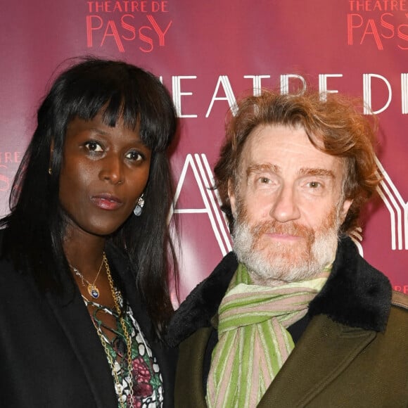Exclusif - Thierry Frémont avec sa compagne Gina - Inauguration du théâtre de Passy lors du spectacle Joséphine B à Paris le 8 novembre 2021. © Coadic Guirec/Bestimage