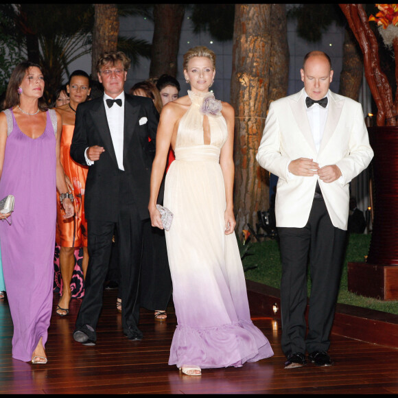 La princesse Caroline de Monaco et son mari le prince Ernst August de Hanovre, la princesse Charlene et le prince Albert de Monaco - 60e Bal de la Croix-Rouge au Sporting Club de Monaco en 2008.