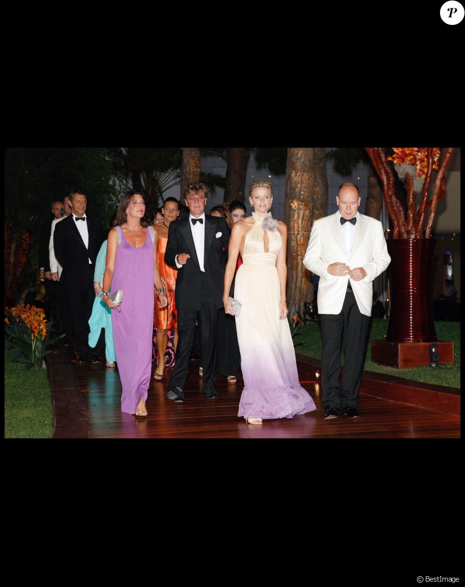 La princesse Caroline de Monaco et son mari le prince Ernst August de Hanovre, la princesse Charlene et le prince Albert de Monaco - 60e Bal de la Croix-Rouge au Sporting Club de Monaco en 2008.