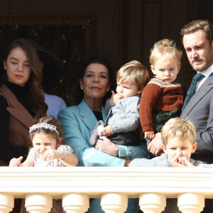 La princesse Alexandra de Hanovre, la princesse Caroline de Hanovre, India, Sacha et Maximilian Casiraghi, Pierre Casiraghi et son fils Francesco - La famille princière de Monaco au balcon du palais lors de la Fête nationale monégasque à Monaco. Le 19 novembre 2019 © Dominique Jacovides / Bestimage