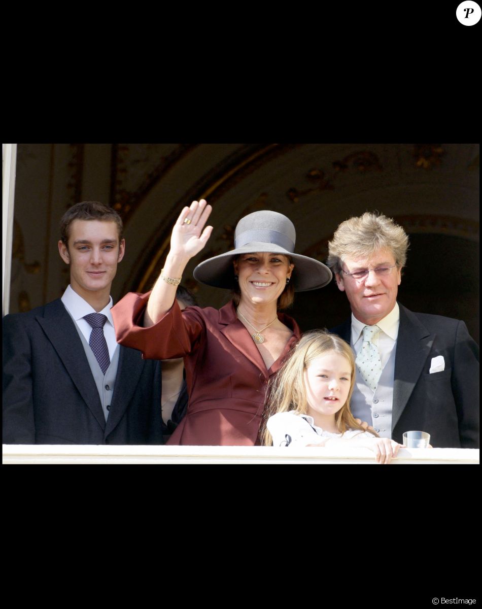 La princesse Caroline de Monaco, son mari le prince Ernst August de Hanobre, leur fille la princesse Alexandra et son fils Pierre Casiraghi au balcon du palais princier de Monaco pour la Fête nationale, en 2007.