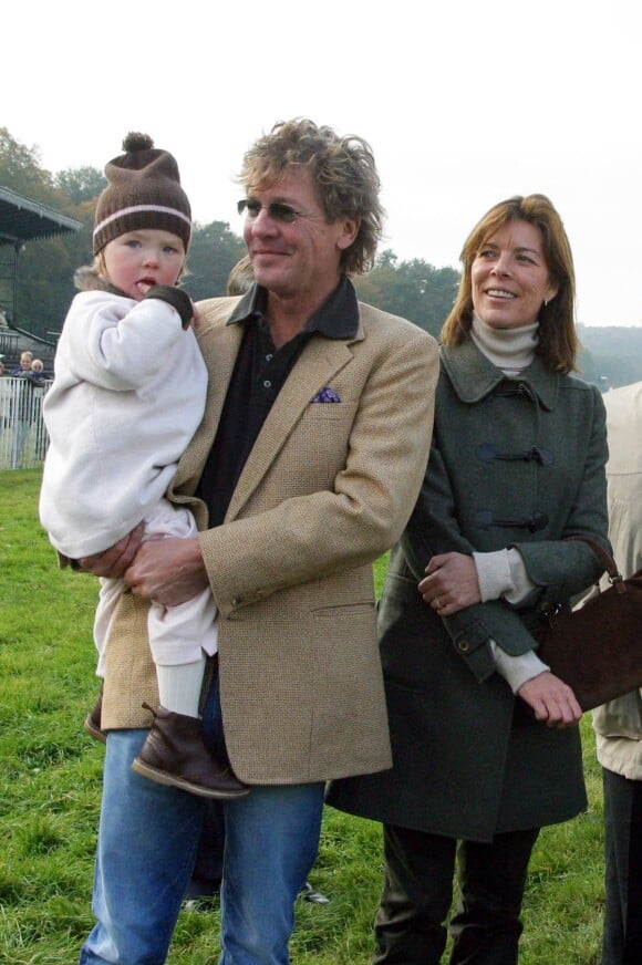 La princesse Caroline de Monaco, son mari le prince Ernst August de Hanovre et leur fille la princesse Alexandra en 2002. 