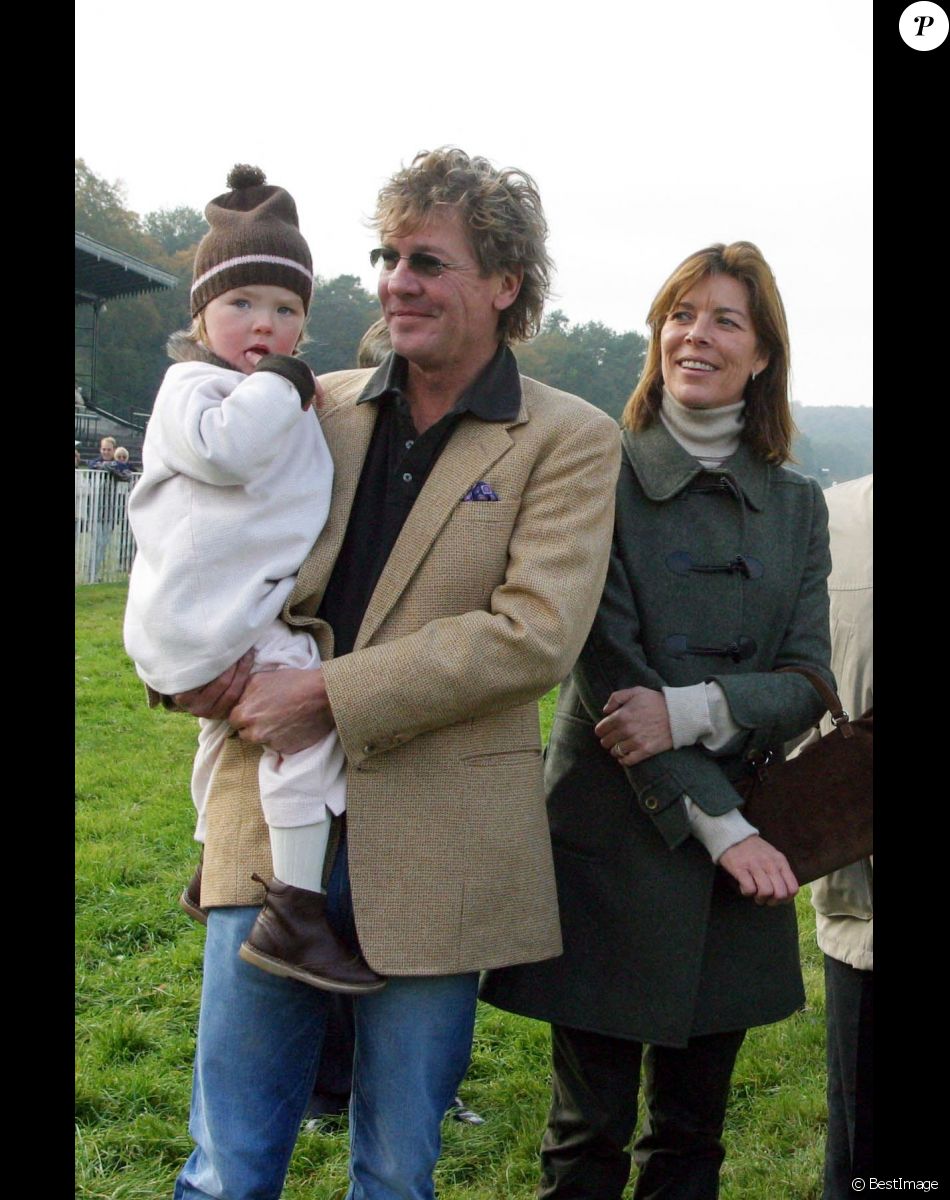 La princesse Caroline de Monaco, son mari le prince Ernst August de Hanovre et leur fille la princesse Alexandra en 2002.