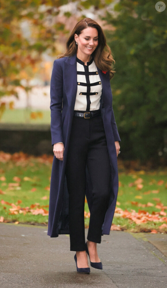 Kate Middleton, duchesse de Cambridge, arrive au musée de la guerre à Londres.