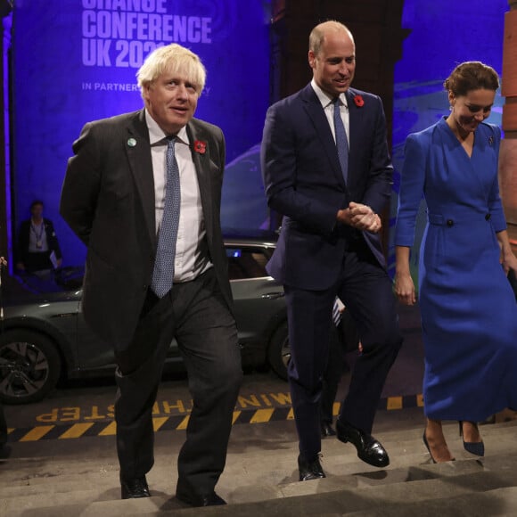 Le premier ministre Boris Johnson, le prince Willams, duc de Cambridge, Catherine Kate Middleton, duchesse de Cambridge lors de la réception royale au Musée Kelvingrove dans le cadre de la journée du Sommet des leaders mondiaux COP26 à Glasgow le 1er novembre 2021.