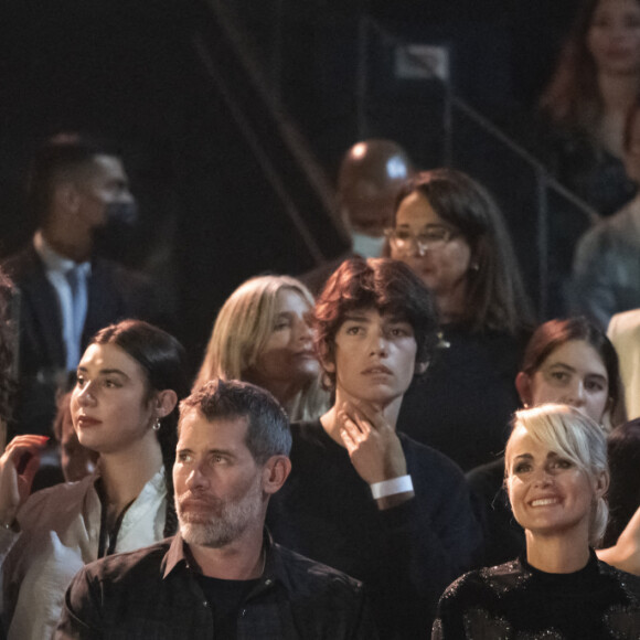 Exclusif - Jalil Lespert et sa compagne Laeticia Hallyday dans les tribunes du concert hommage à Johnny Hallyday "Que je t'aime" à l'AccorHotels Arena Paris Bercy à Paris. Le 14 septembre 2021 © Borde-Jacovides-Moreau / Bestimage 