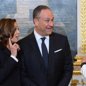 Kamala Harris, vice-présidente des Etats-Unis accompagnée de son mari Douglas Emhoff,  Brigitte Macron - Dîner des chefs d'Etats et de Gouvernements, des chefs des Organisations internationales, des acteurs du numérique ainsi que des partenaires du Forum au palais de l'Elysée à Paris. Le 11 novembre 2021