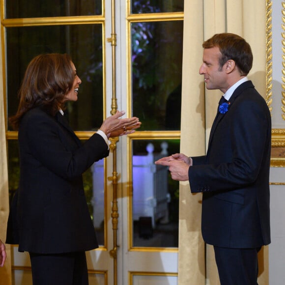 Kamala Harris, vice-présidente des Etats-Unis et Emmanuel Macron, président de la Republique francaise - Dîner des chefs d'Etats et de Gouvernements, des chefs des Organisations internationales, des acteurs du numérique ainsi que des partenaires du Forum au palais de l'Elysée à Paris. Le 11 novembre 2021