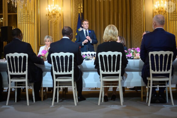 Brigitte Macron, Emmanuel Macron, président de la République francaise, aux côtés de son épouse Brigitte Macron et de Kamala Harris la vice-présidente américaine - Dîner des chefs d'Etats et de Gouvernements, des chefs des Organisations internationales, des acteurs du numérique ainsi que des partenaires du Forum au palais de l'Elysée à Paris. Le 11 novembre 2021