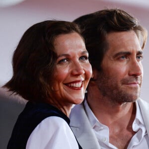 Maggie Gyllenhaal et son frère Jake Gyllenhaal lors de la première du film "The Lost Daughter" lors du festival international du film de Venise (La Mostra), à Venise, Italie, le 3 septembre 2021.