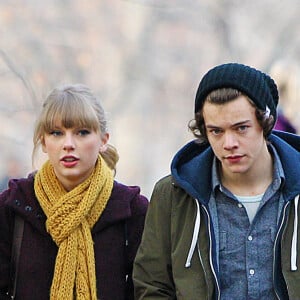 Harry Styles et Taylor Swift se promenent a Central Park a New York, le 2 decembre 2012. La rumeur les veut en couple.