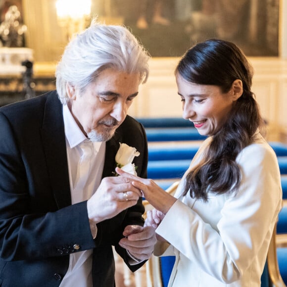 Mariage de Serge Lama et Luana Santonino à la mairie du 7e arrondissement de Paris. © Cyril Moreau/Bestimage