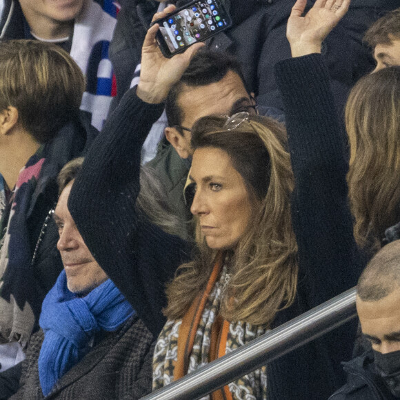 Anne-Claire Coudray et son compagnon Nicolas Vix - Qualification pour la Coupe du monde 2022 entre la France et le Kazakhstan au Parc des Princes à Paris, le 13 novembre 2021. © Cyril Moreau/Bestimage